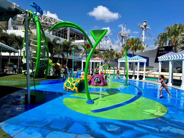 https://tampabayparenting.com/wp-content/uploads/2020/09/FL-Aquarium-Splash-Pad.jpg