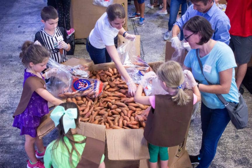 kids can volunteer at Feeding Tampa Bay