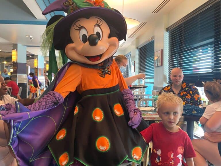5 Reasons We LOVE Minnie’s Halloween Dine for Disney Character Dining
