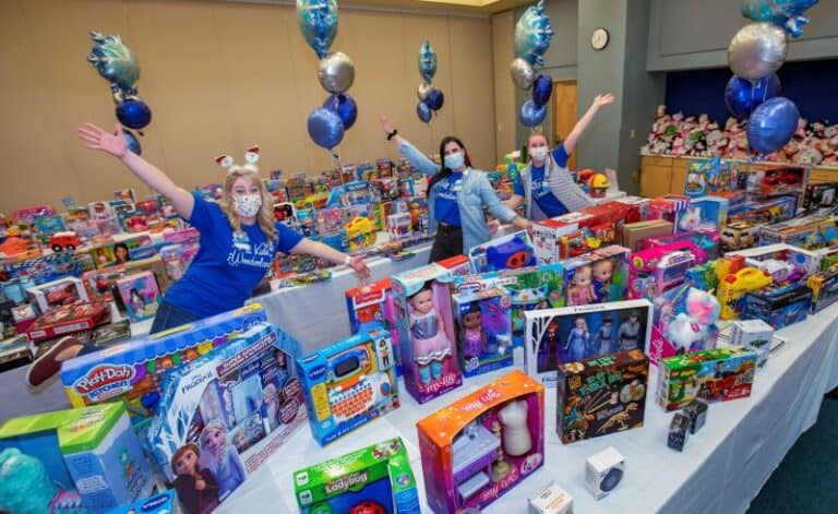 Giving Back to Johns Hopkins All Children’s Hospital During the Holidays