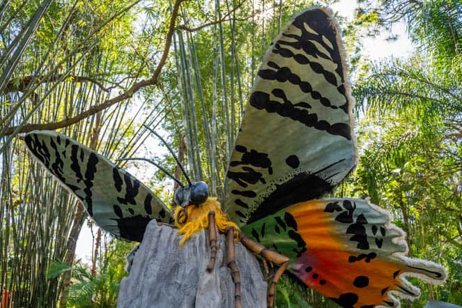 BUGTOPIA invades ZooTampa: Shrink down to size and walk among giant bugs!