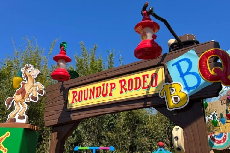 5 Reasons We LOVE Roundup Rodeo BBQ for Disney Dining