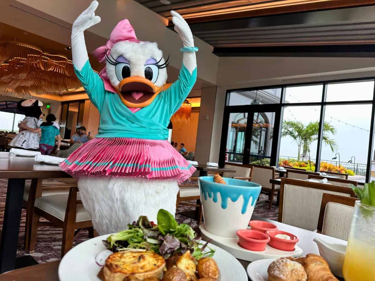 5 Reasons We LOVE the Disney Character Breakfast at Topolino's Terrace