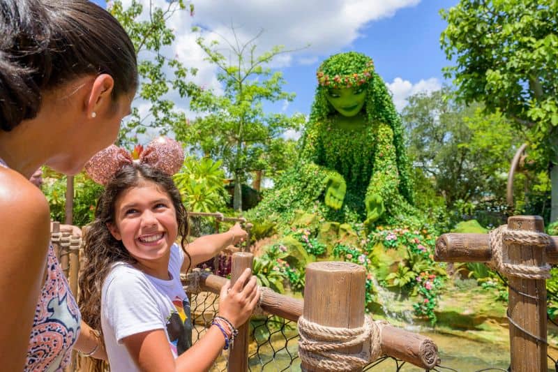 Girl points at Te Fiti Figure at Journey of Water, Inspired by Moana EPCOT at Walt Disney World Resort in Lake Buena Vista, Fla. (Amy Smith, Disney Photographer)