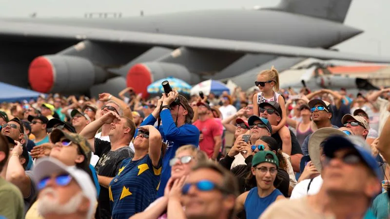 Tampa Bay AirFest crowd watching performance