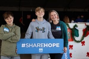 Metropolitan Ministries Holiday Tent family volunteers