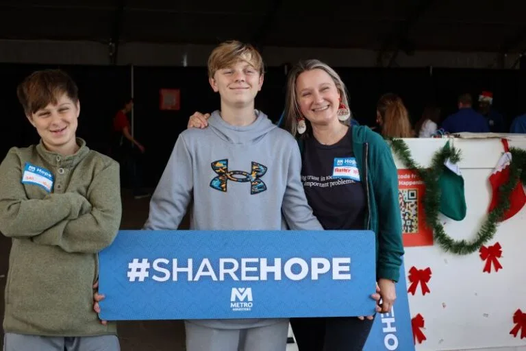 Metropolitan Ministries Holiday Tent family volunteers