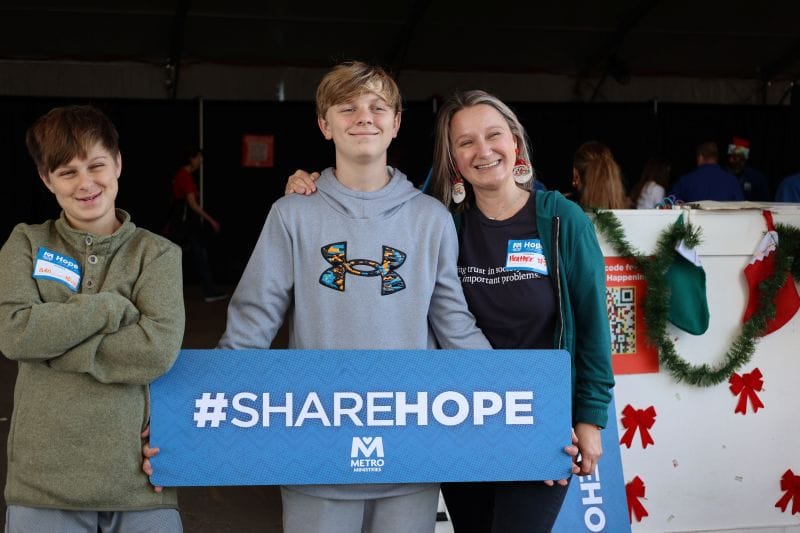 Metropolitan Ministries Holiday Tent family volunteers