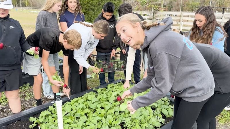 students help prepare for the Florida Strawberry Festival