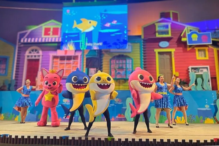 Dancers and Characters during Baby Shark Show at SeaWorld Orlando - image by Dani Meyering 6