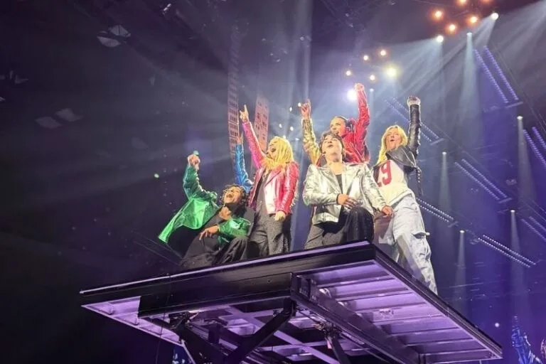 Descendants/Zombies: Worlds Collide Tour cast on stage