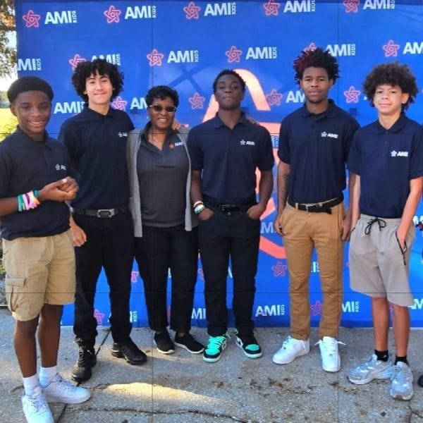 AMIkids Tampa students posing for photo