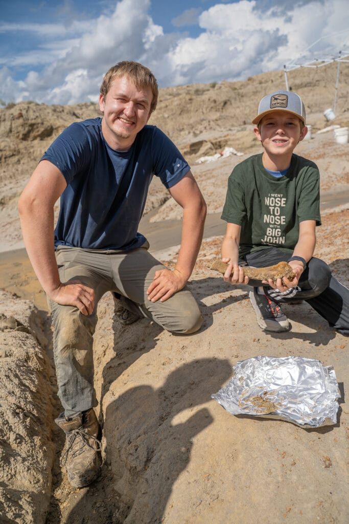 Dino Dig Collier with fossil