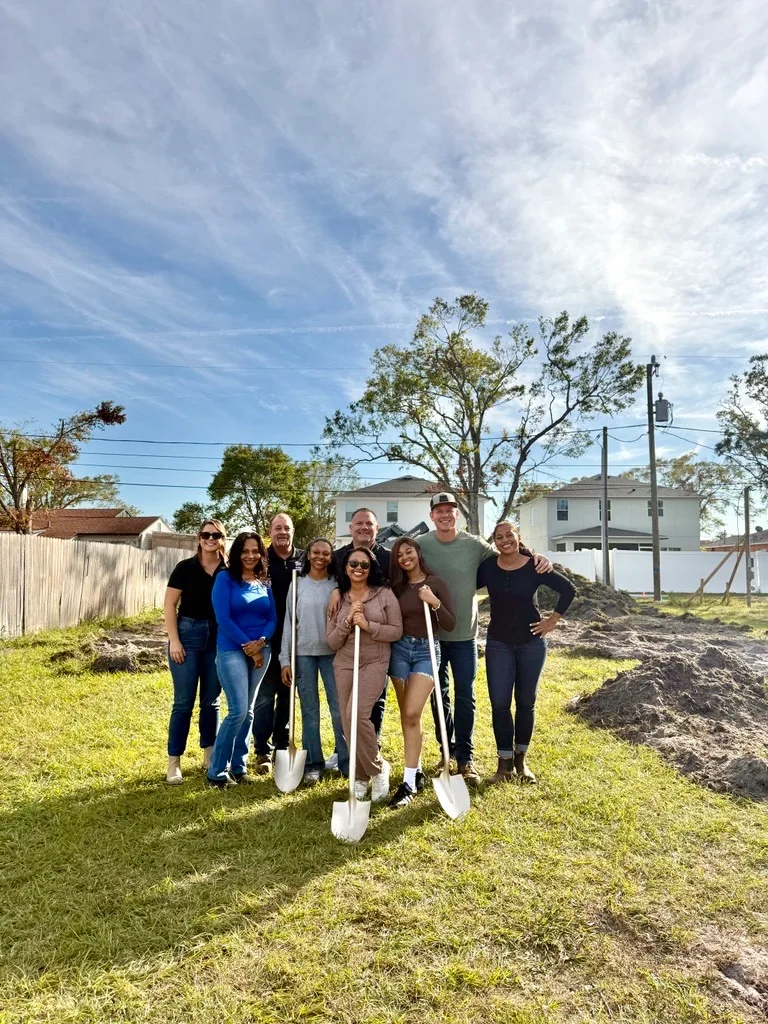 HGTV Habitat Lace with Mika Brian and daughters