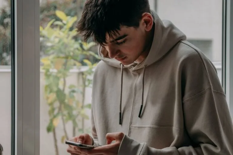 AI Support: The Hidden Dangers for Our Kids and Teens