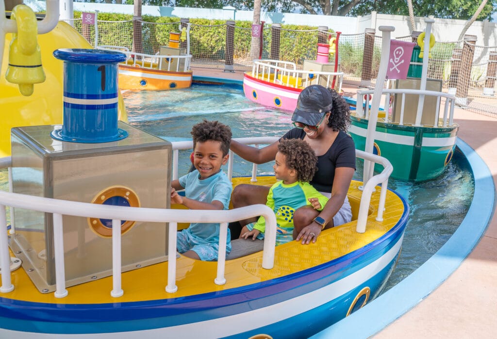 Peppa Pig Theme Park Grandad Dog's Pirate Boat Ride.