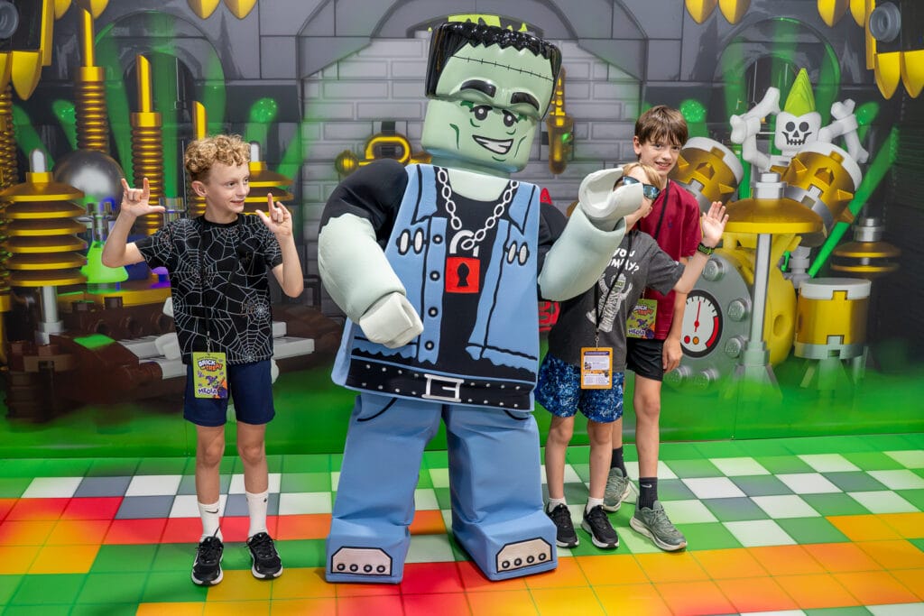 LEGOLAND Brick or Treat Monster Dance