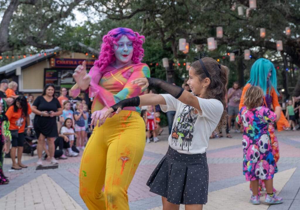 ZooTampa Creatures of the Night Zombie dancing with girl